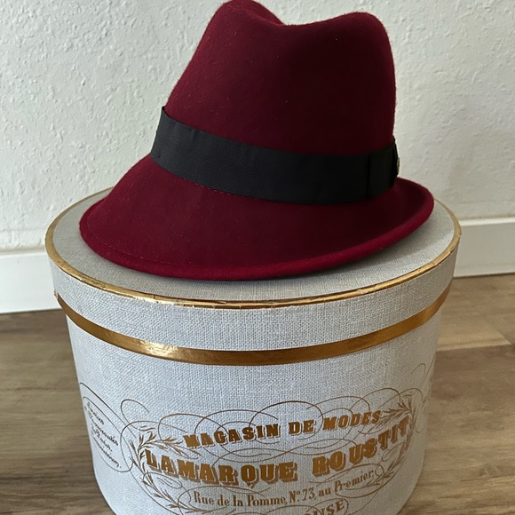 Burgundy Women’s Hat with Black Band - Picture 3 of 4